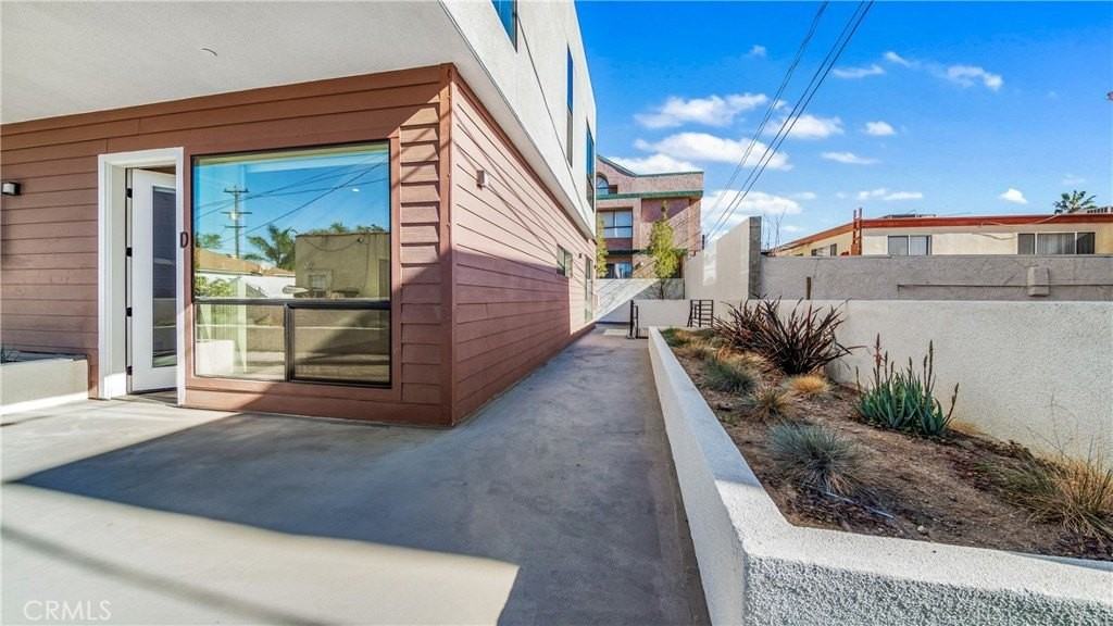 1128 Stanley Ave #D - Photo 3 of 11