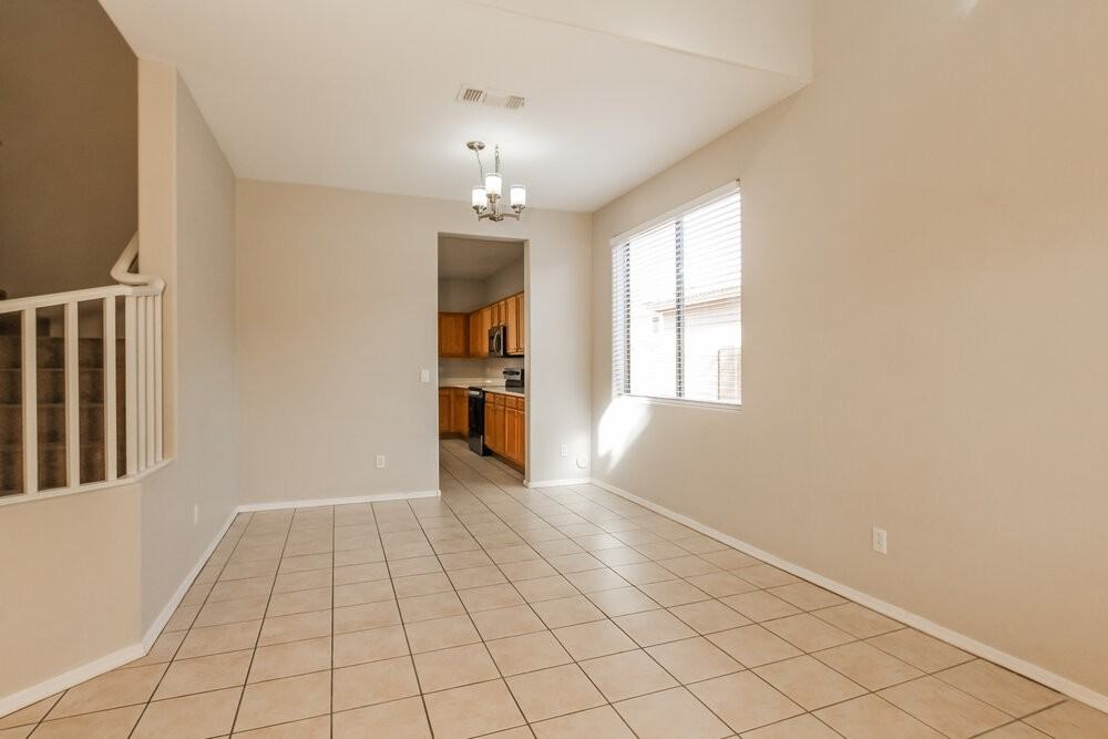 9522 W Minnezona Ave - Photo 6 of 17