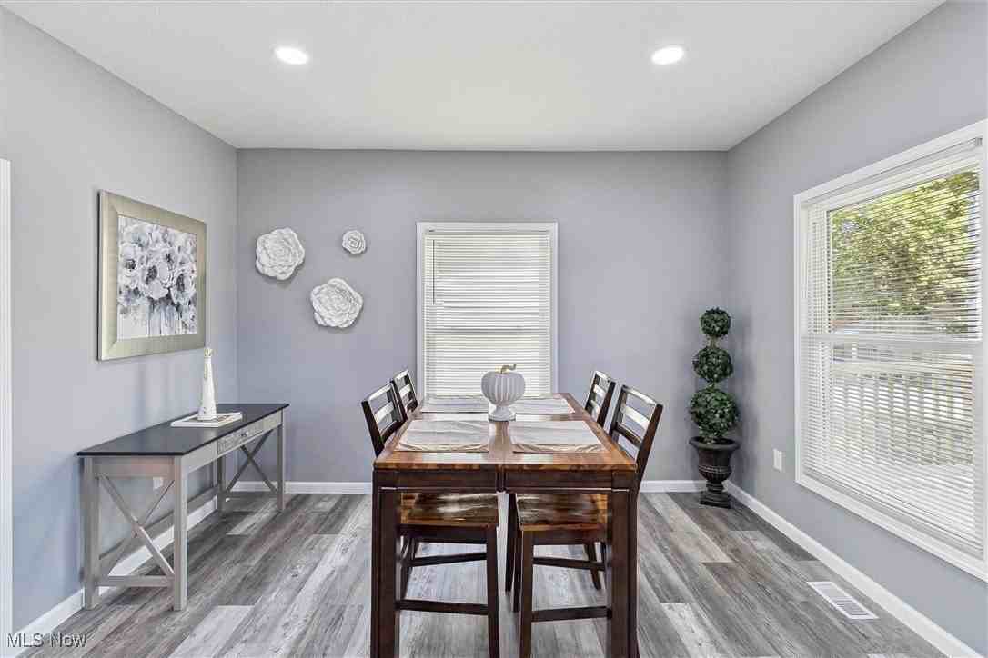 1962 W 96th St - Photo 5 of 44