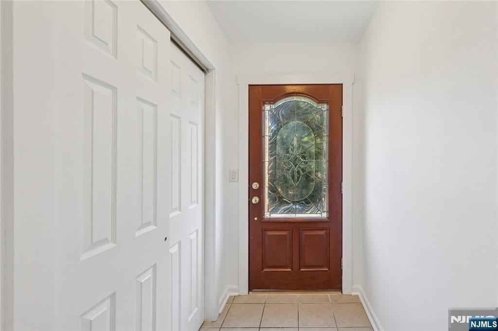 135 7th St - Photo 3 of 36