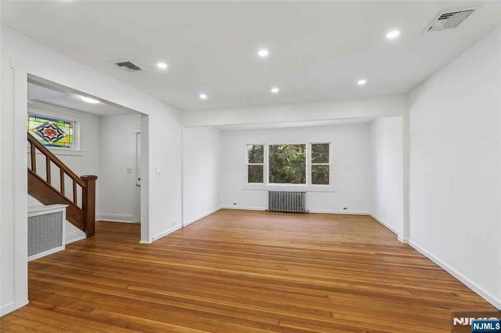 135 7th St - Photo 5 of 36