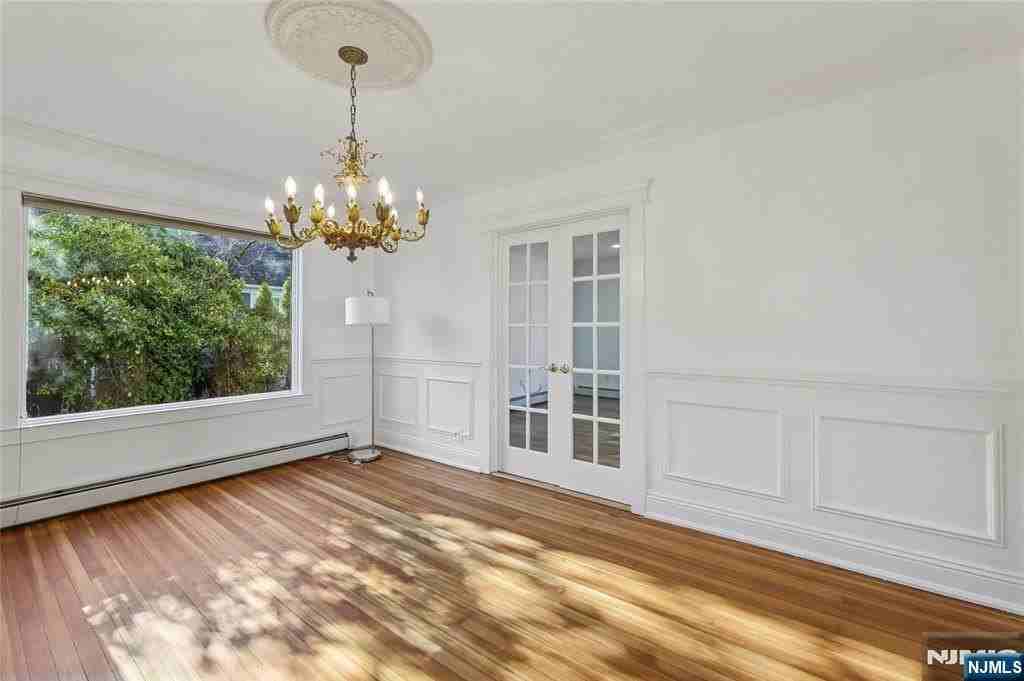 135 7th St - Photo 6 of 36