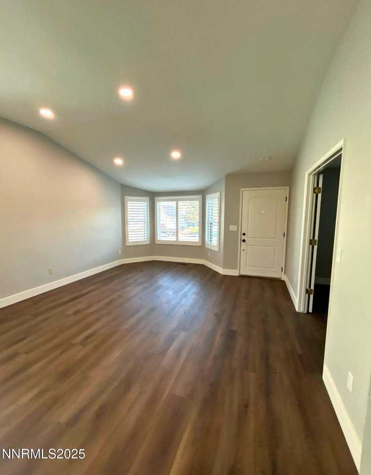 8657 Silver Shores Dr - Photo 3 of 12