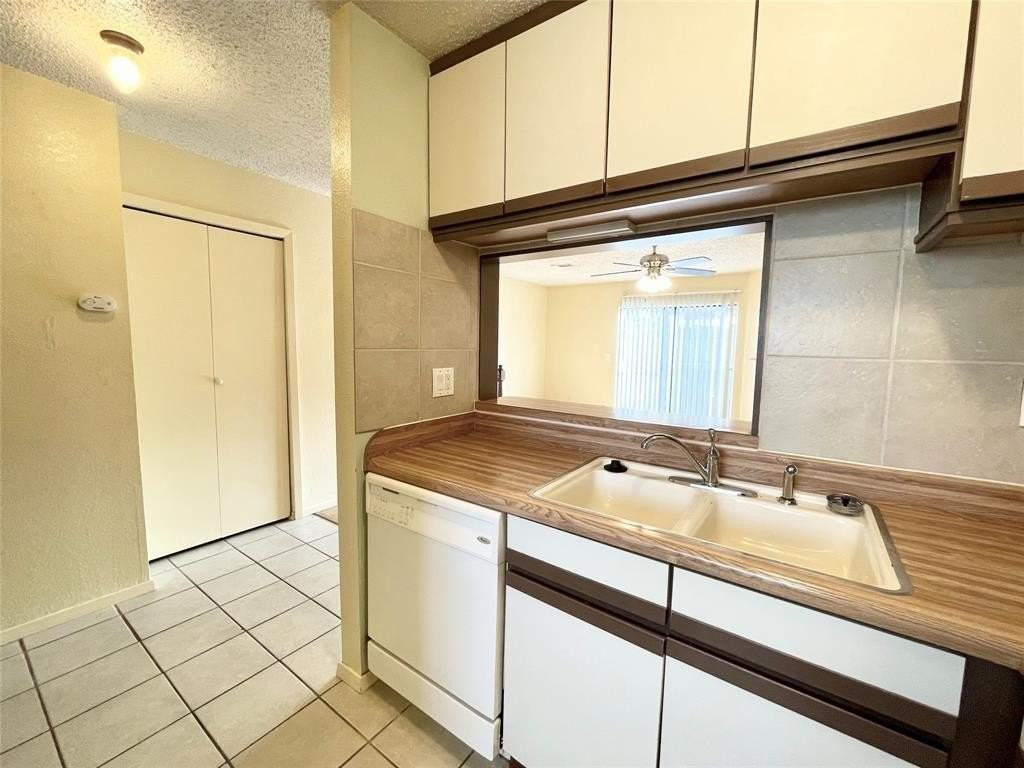 800 W Collins St - Photo 3 of 14