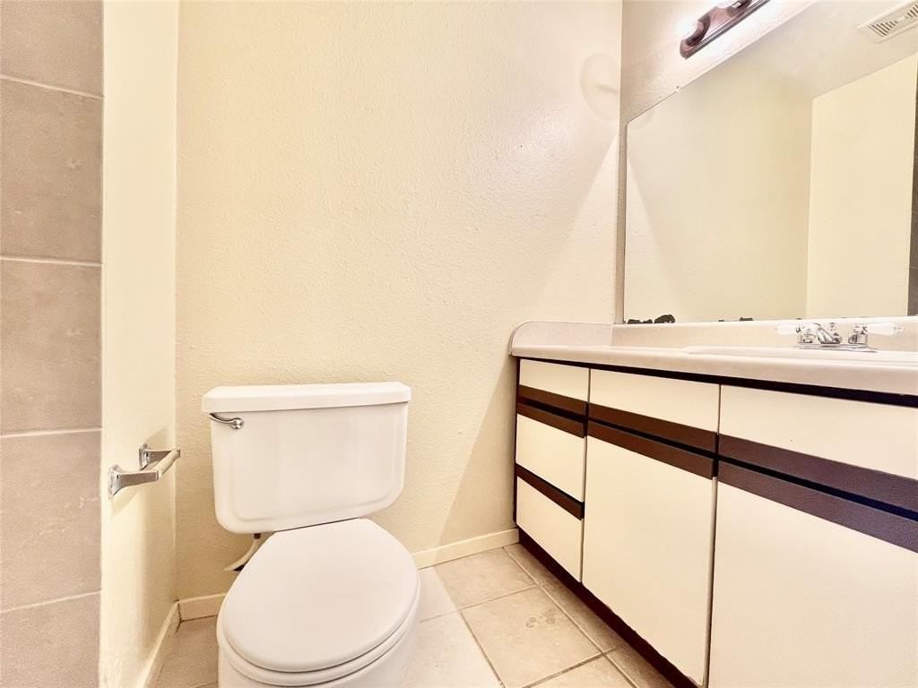 800 W Collins St - Photo 6 of 14