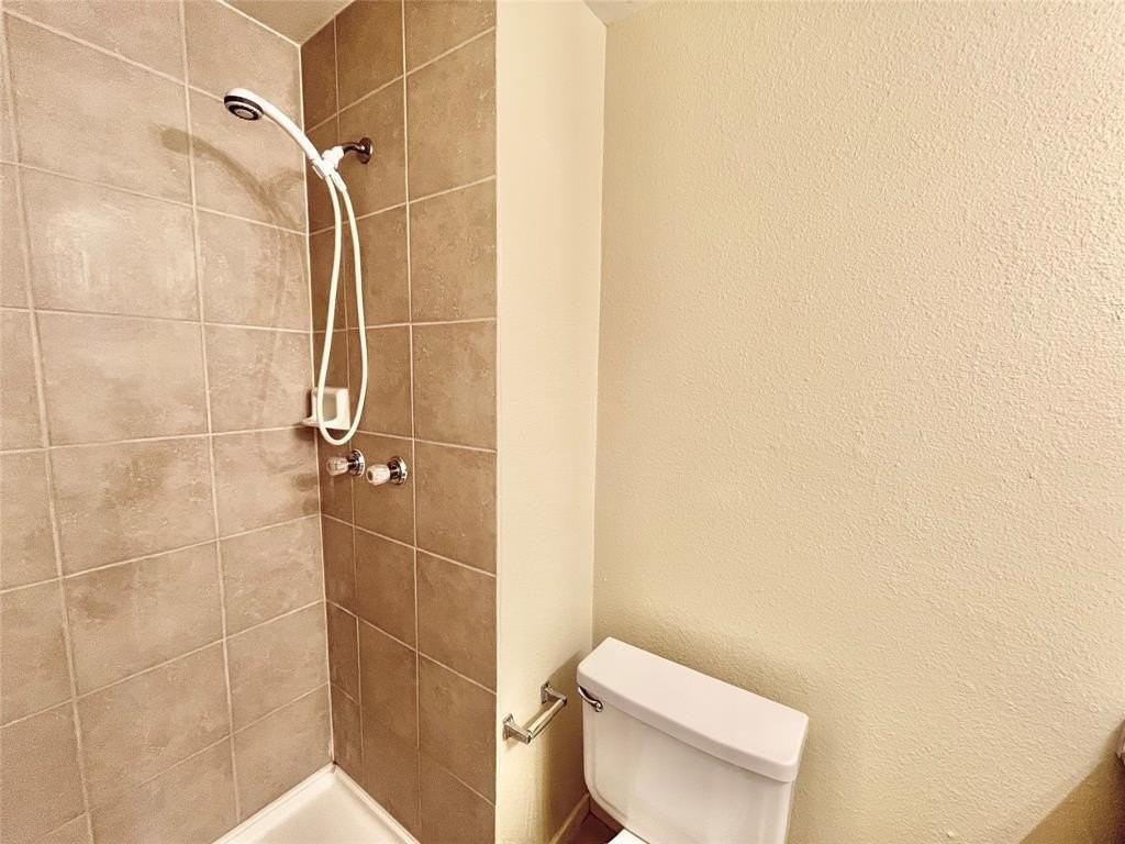 800 W Collins St - Photo 7 of 14