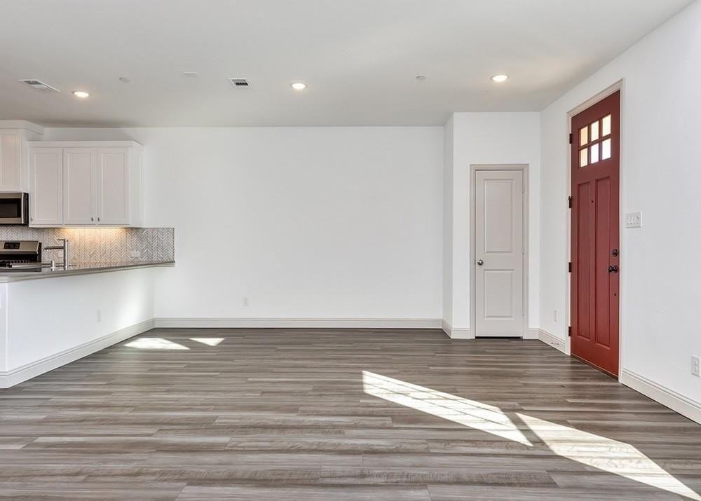 8804 Samara St - Photo 4 of 26