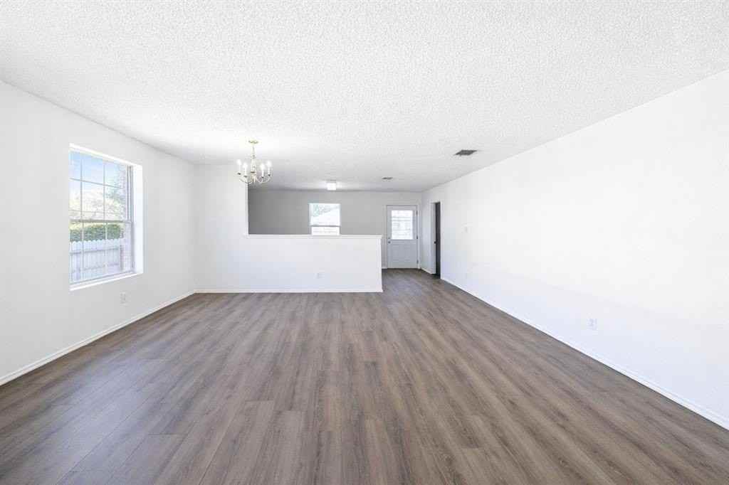 2512 Mitchell Ln - Photo 3 of 8