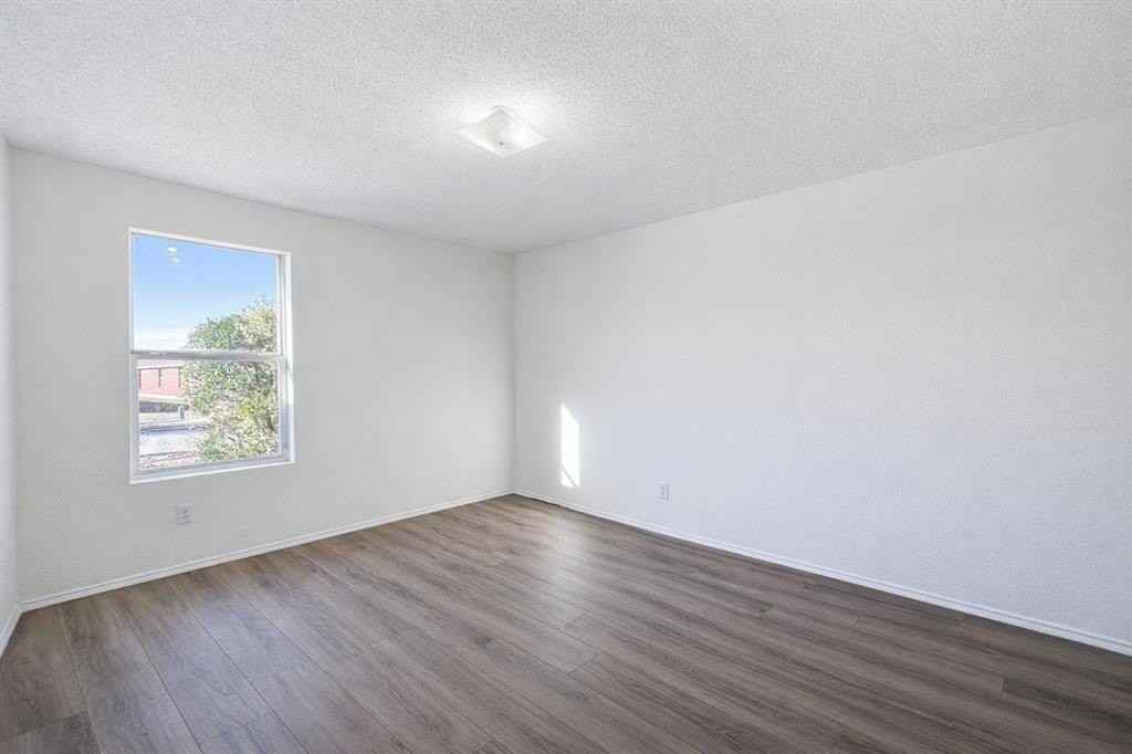 2512 Mitchell Ln - Photo 6 of 8