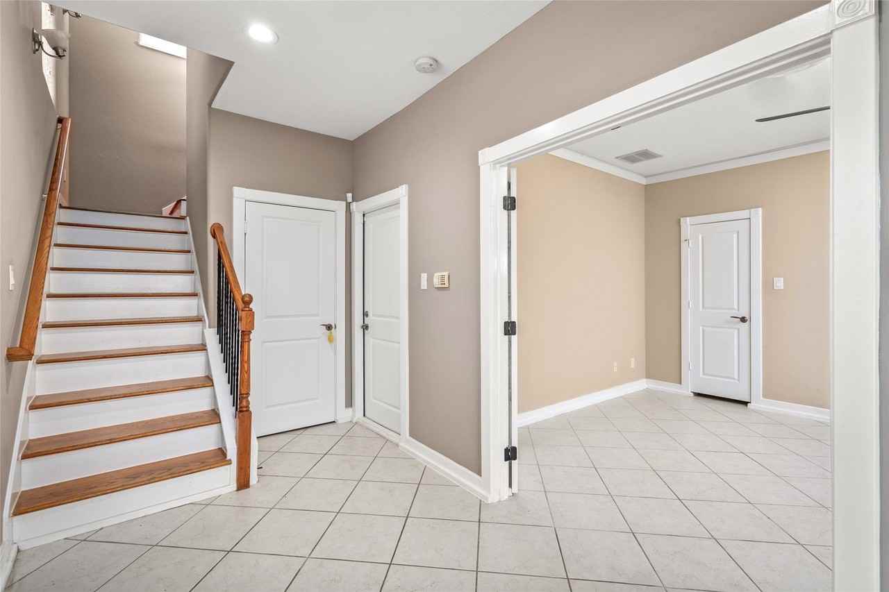 332 Asbury St - Photo 2 of 28