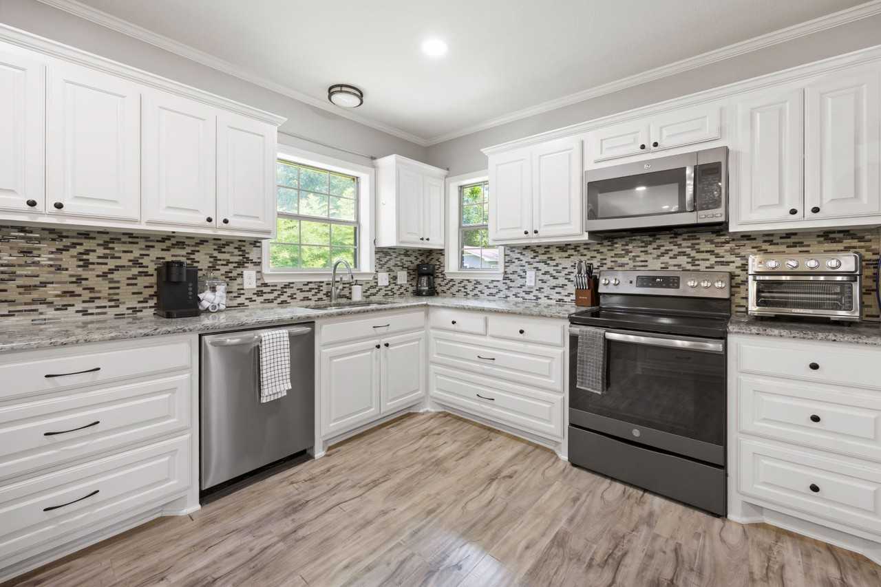 S Pendell Ave - Photo 2 of 24