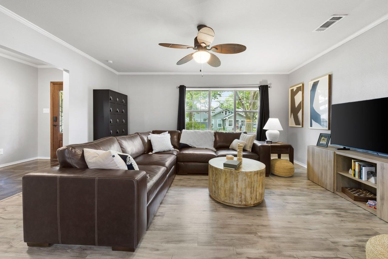 S Pendell Ave - Photo 5 of 24