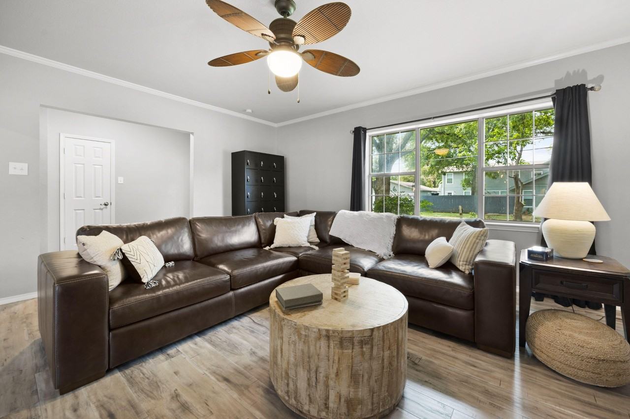 S Pendell Ave - Photo 6 of 24