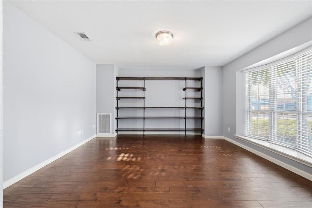 726 Laramie Dr - Photo 4 of 28