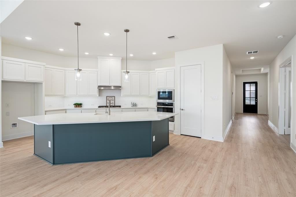 3500 Mescalbean Dr - Photo 4 of 20