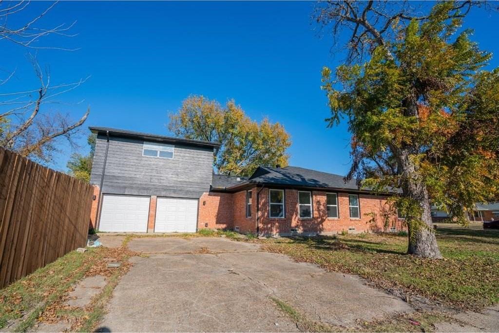 1017 Tosch Ln - Photo 2 of 20