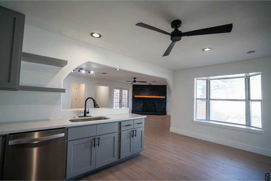 1017 Tosch Ln - Photo 5 of 20