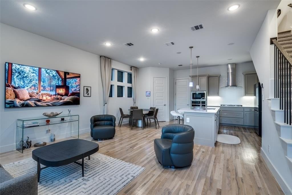 8100 Cornelius Dr - Photo 4 of 18