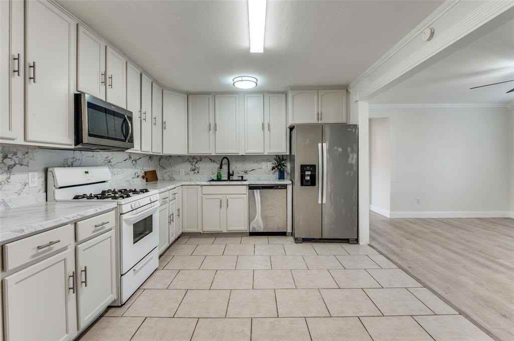 222 Moore St - Photo 5 of 25