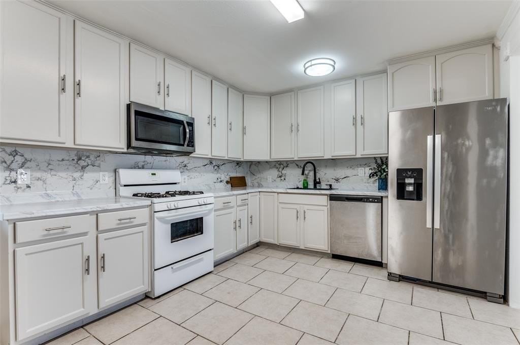 222 Moore St - Photo 6 of 25