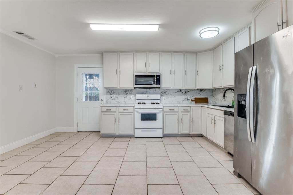 222 Moore St - Photo 7 of 25