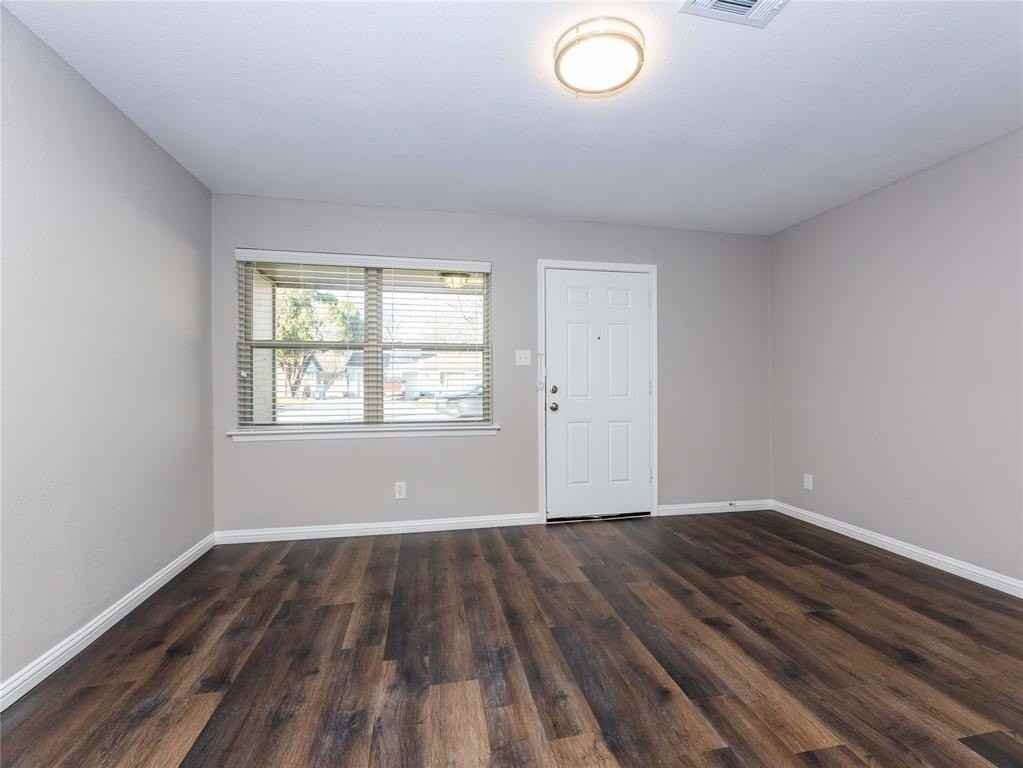 1022 Daniels Dr - Photo 2 of 26