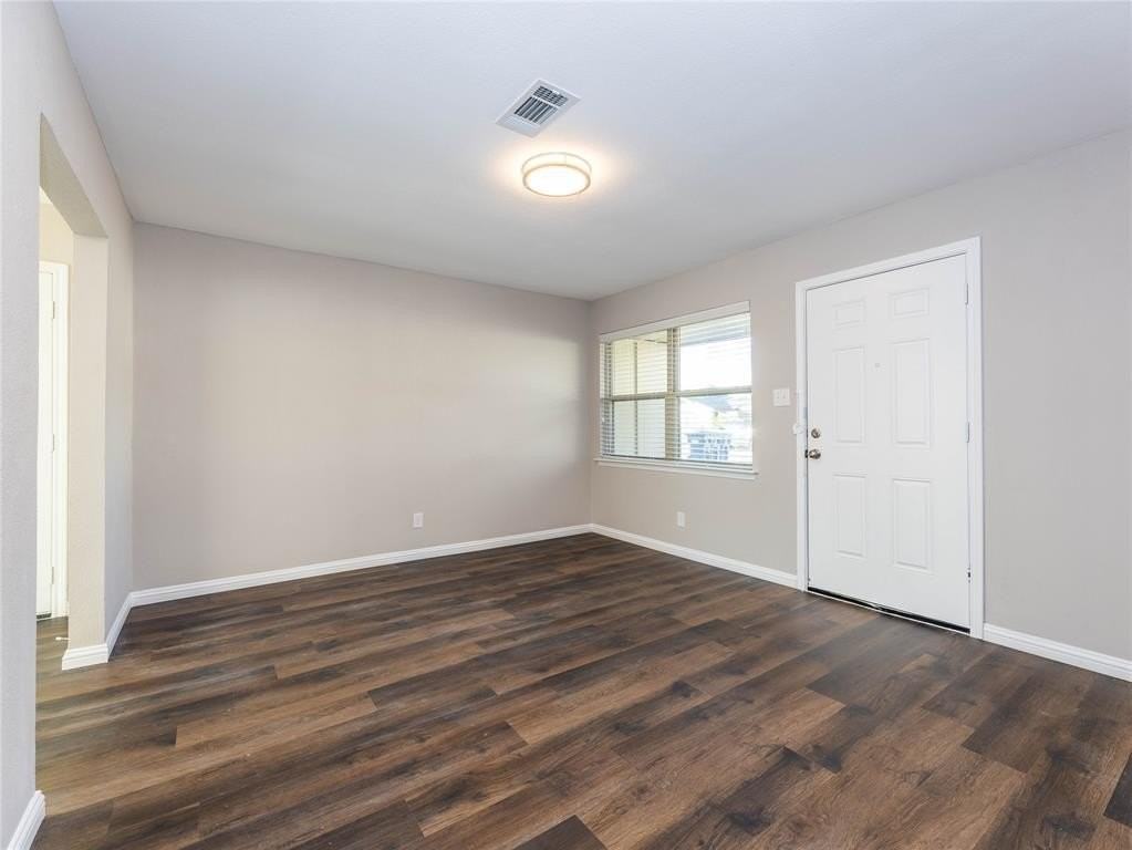 1022 Daniels Dr - Photo 3 of 26