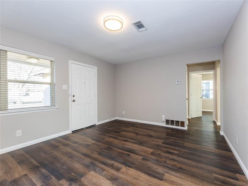 1022 Daniels Dr - Photo 5 of 26