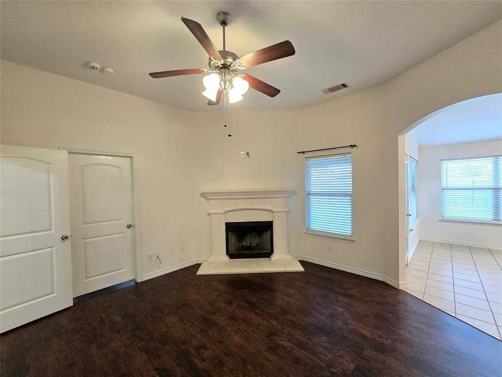 124 Bridlewood St - Photo 4 of 37