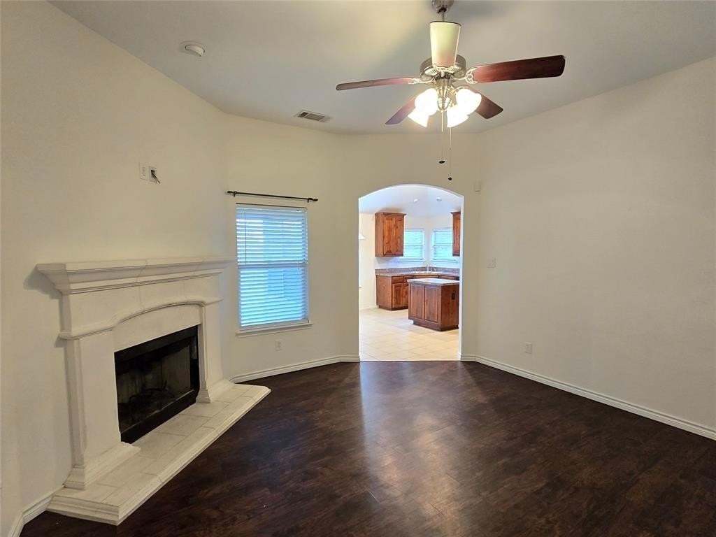 124 Bridlewood St - Photo 5 of 37