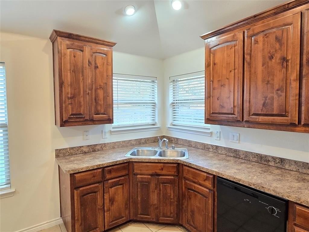 124 Bridlewood St - Photo 7 of 37