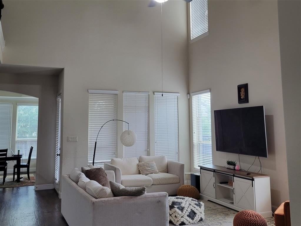 4428 Saukenuk Ln - Photo 5 of 16