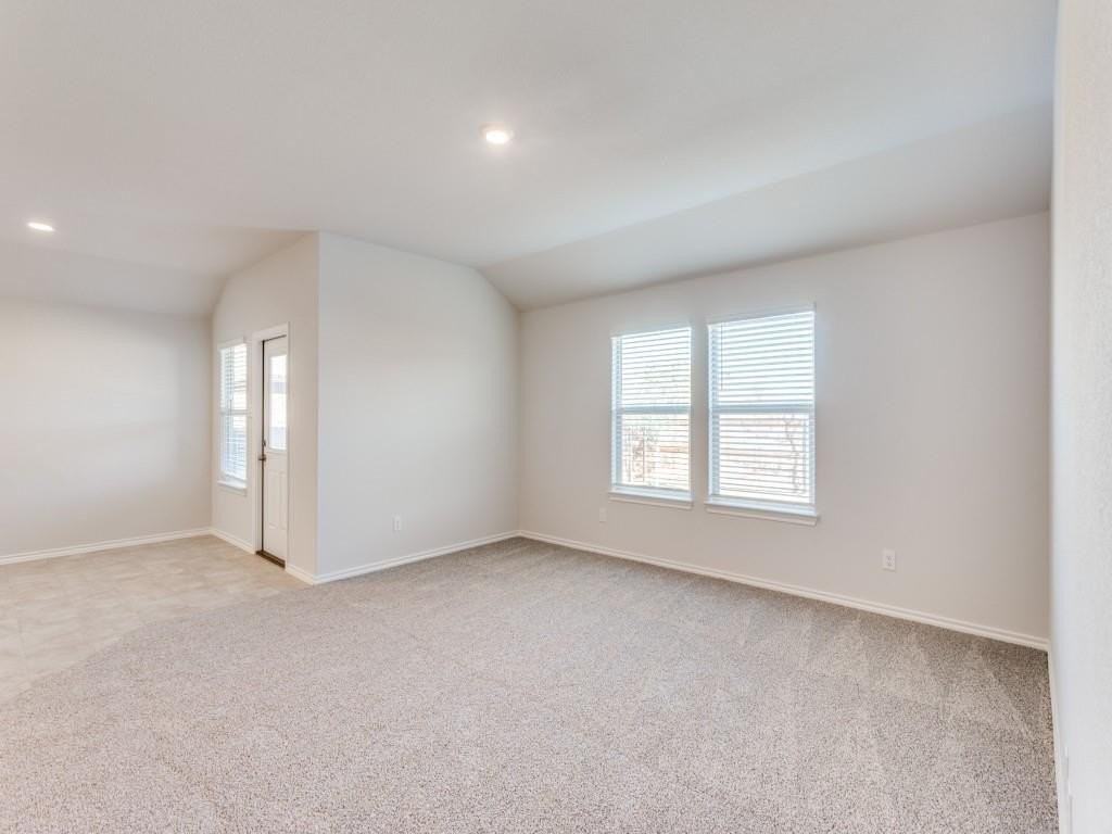 528 Bronze Cir W - Photo 4 of 11