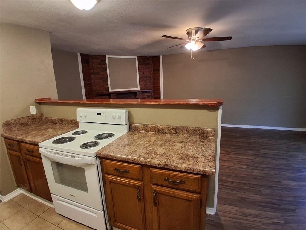 553 Hanover Dr - Photo 3 of 9