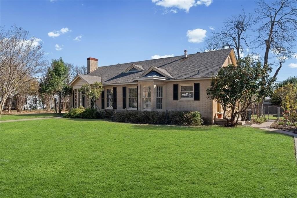 1919 N 7th St - Photo 3 of 4