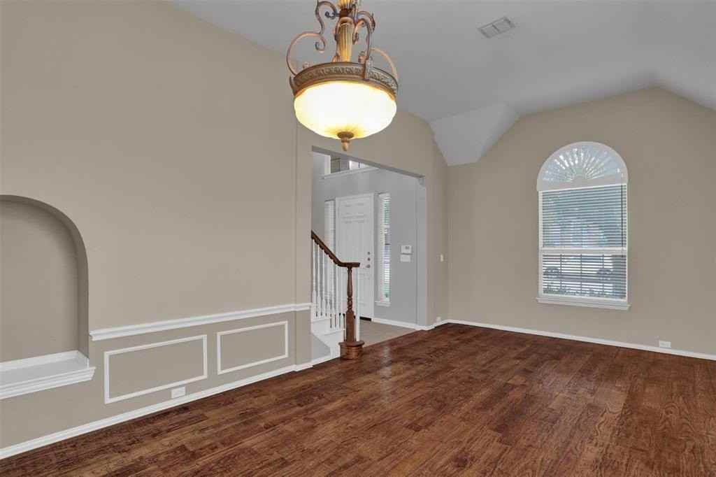 1511 Westmont Dr - Photo 4 of 27