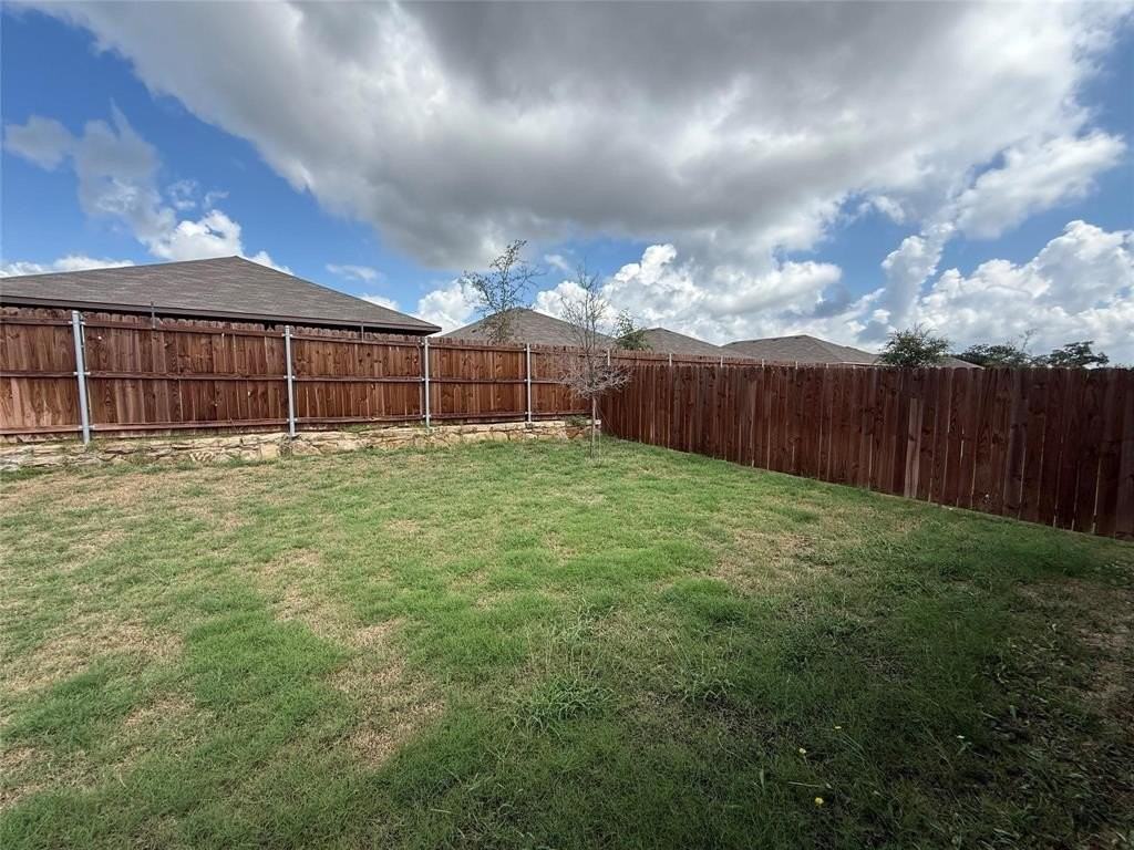 424 Amory St - Photo 2 of 26