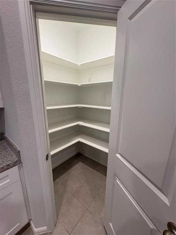 424 Amory St - Photo 5 of 26