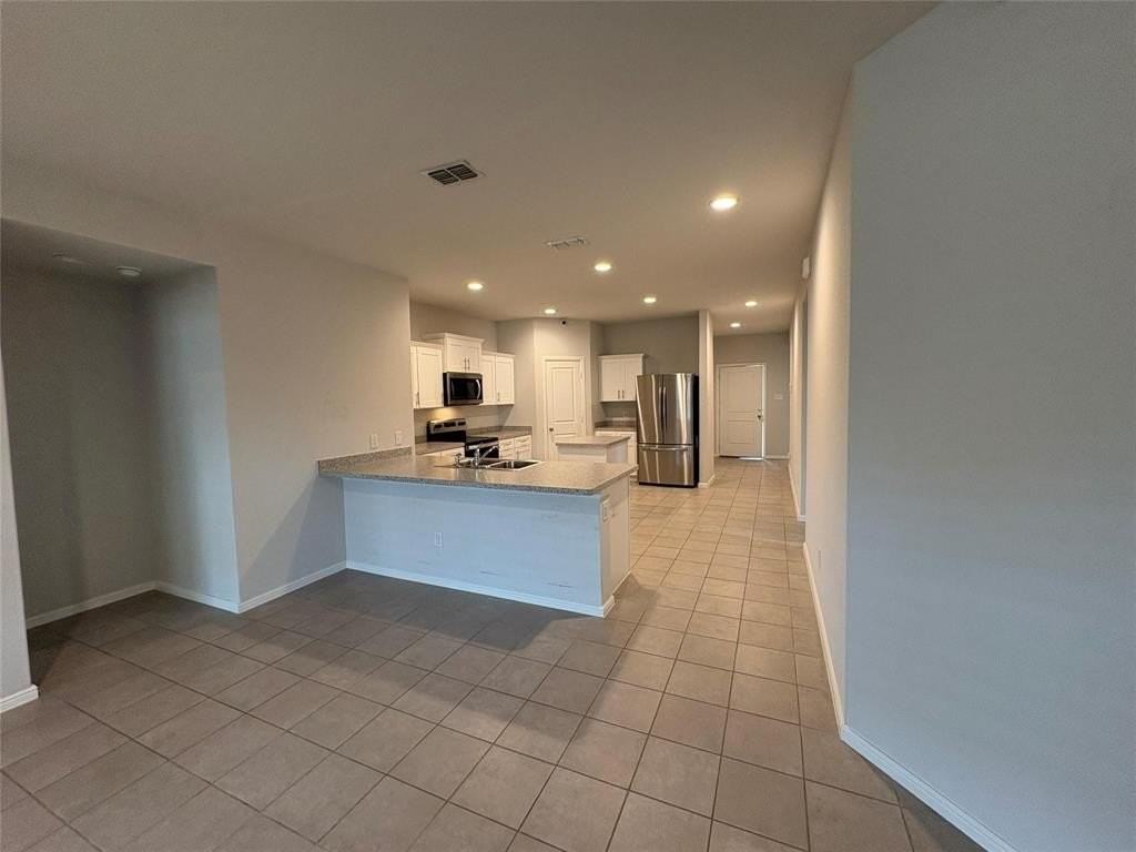 424 Amory St - Photo 6 of 26