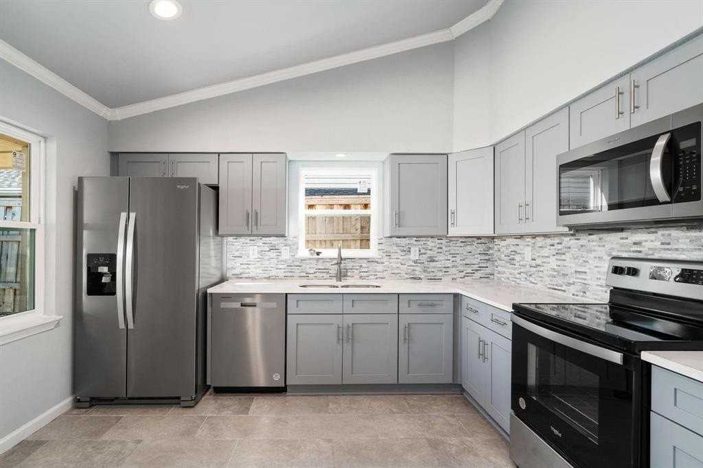 6816 Curry Dr - Photo 3 of 6