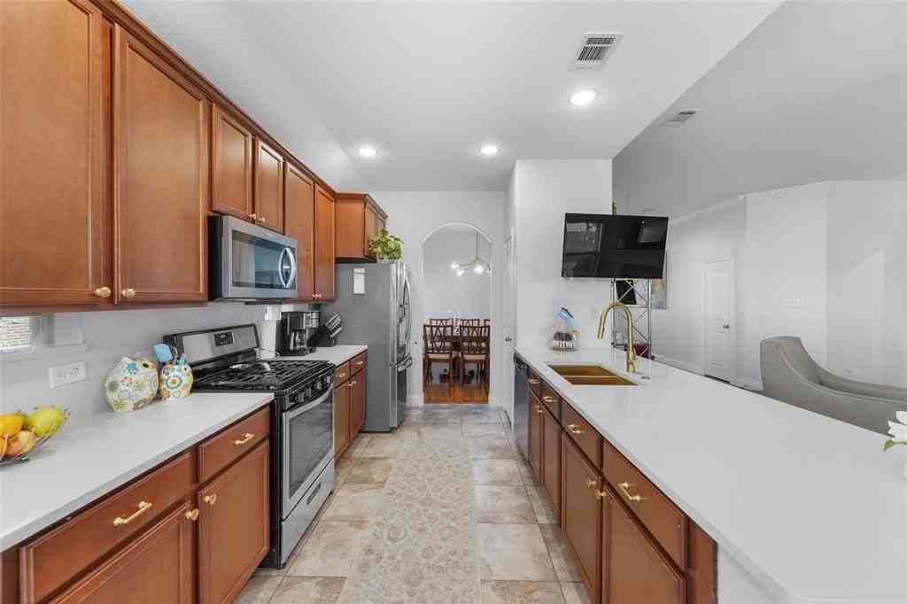 3233 Clear Springs Dr - Photo 6 of 16