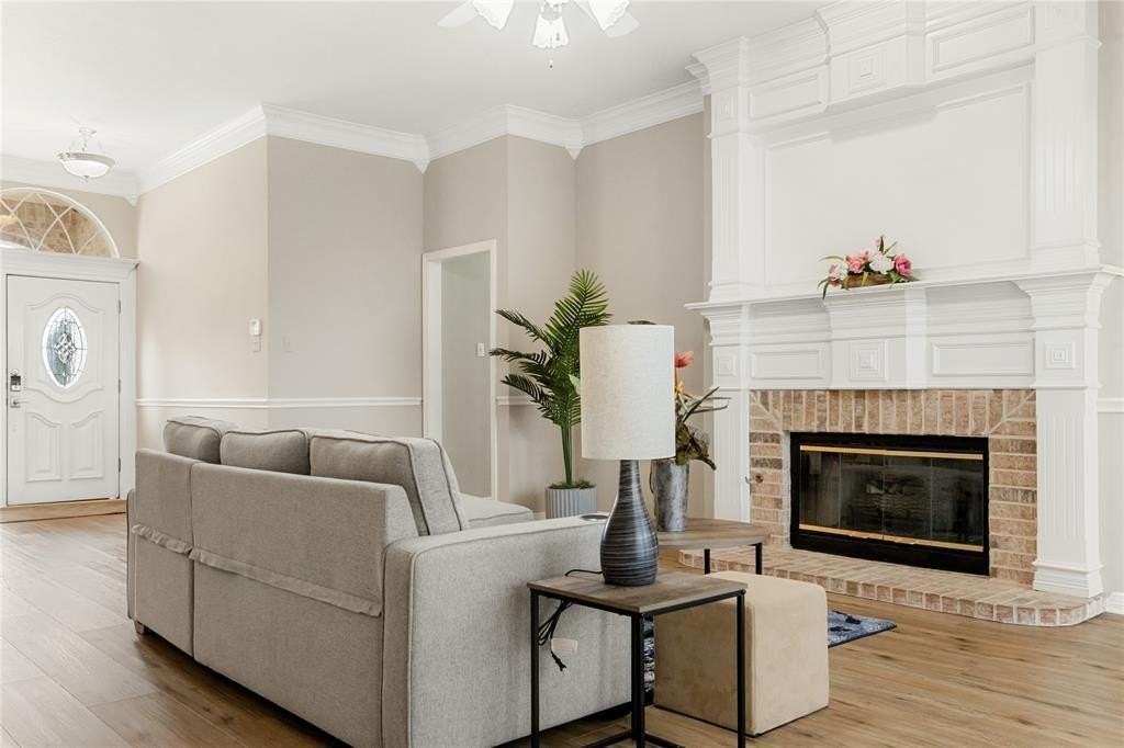 118 W Greenbriar Ln - Photo 7 of 40