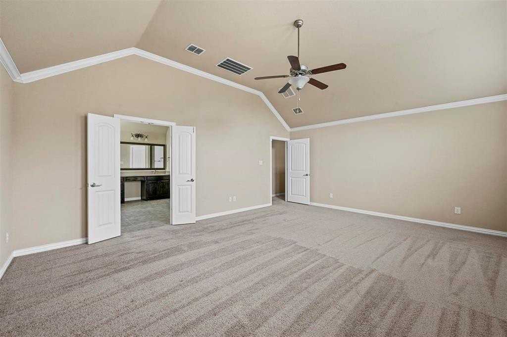 7116 Isle Royal Ln - Photo 4 of 21