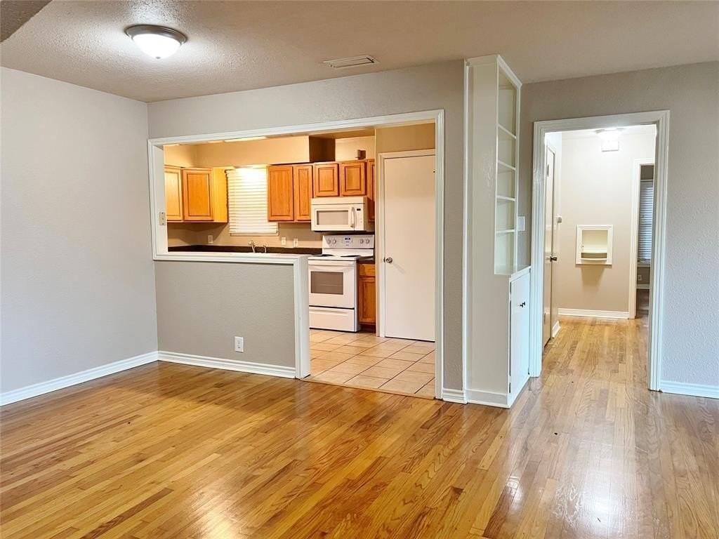 106 Monticello Dr - Photo 3 of 13