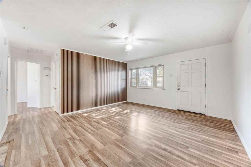 1043 Star St - Photo 3 of 25