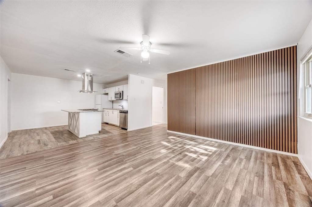 1043 Star St - Photo 5 of 25