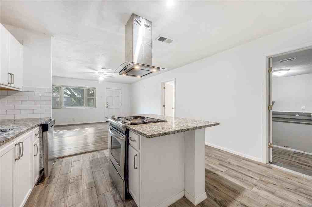 1043 Star St - Photo 6 of 25