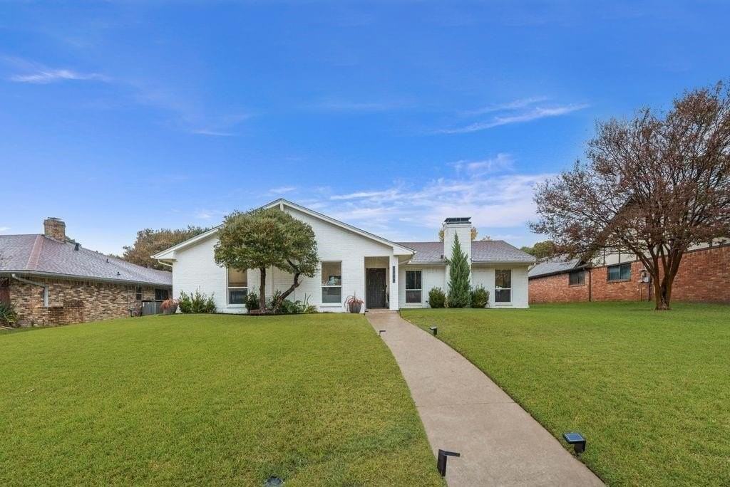 2309 Heather Hill Ln - Photo 2 of 32