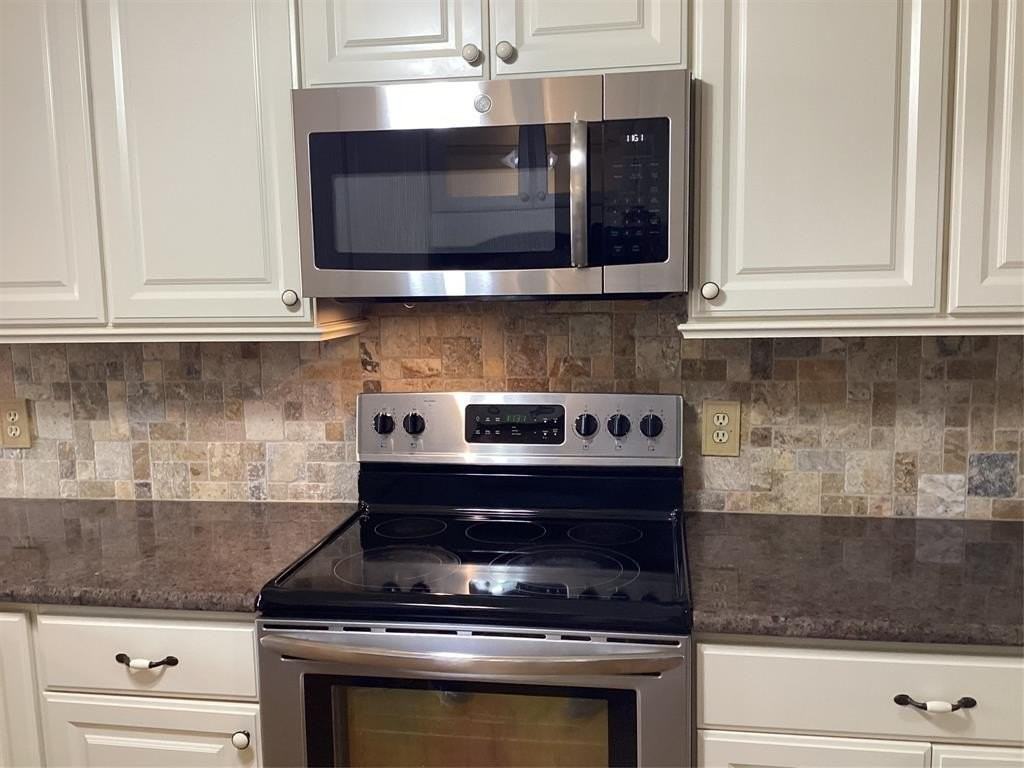 2841 Southridge Dr - Photo 5 of 30