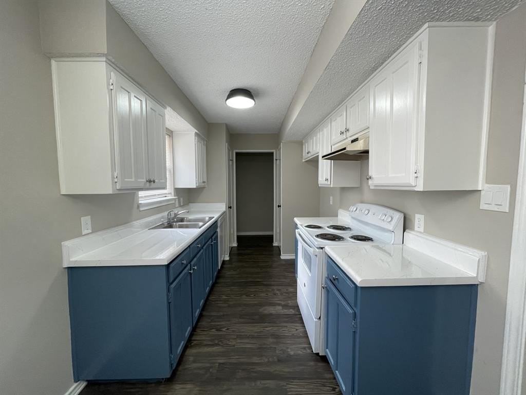 4805 Crestmont Ct - Photo 3 of 12